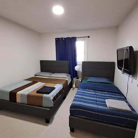Square One Mississauga Suite- Attached Bathroom, Walking Transit & Plaza Extérieur photo