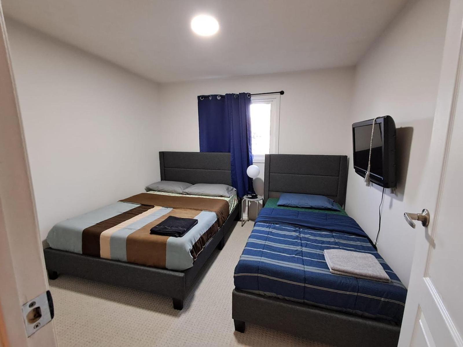 Square One Mississauga Suite- Attached Bathroom, Walking Transit & Plaza Extérieur photo