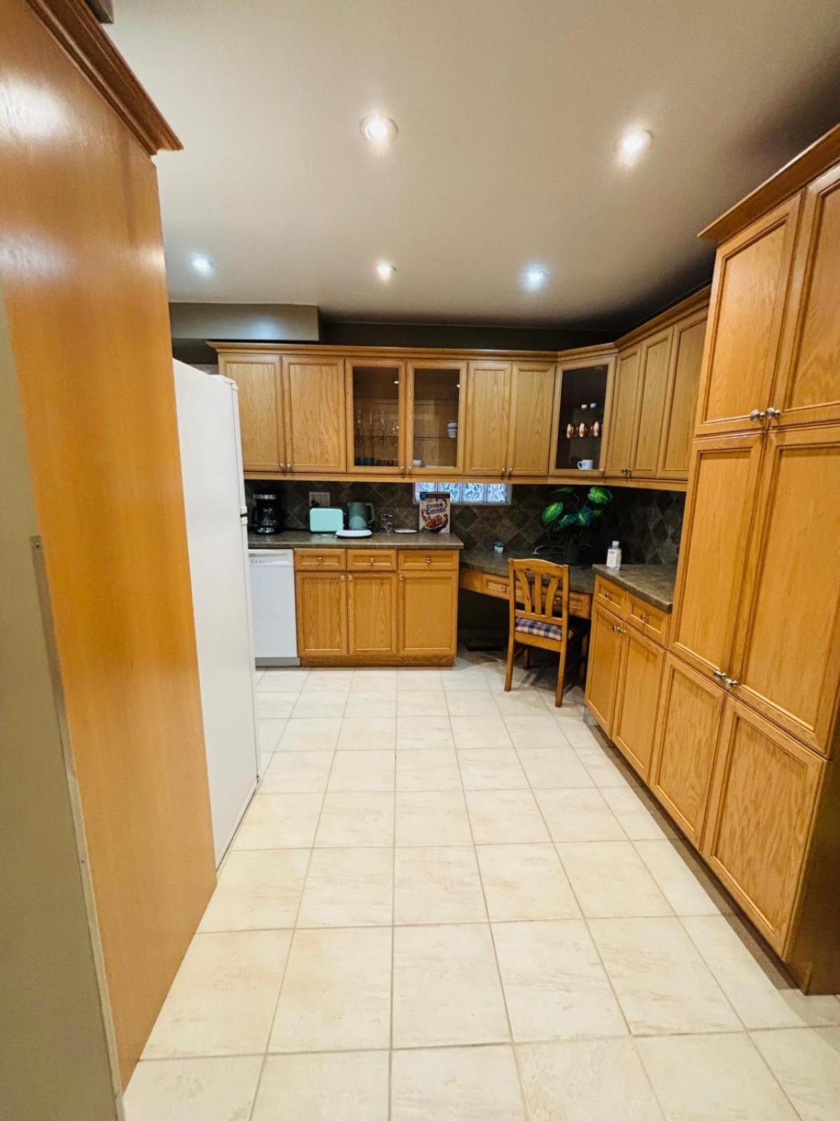 Square One Mississauga Suite- Attached Bathroom, Walking Transit & Plaza Extérieur photo